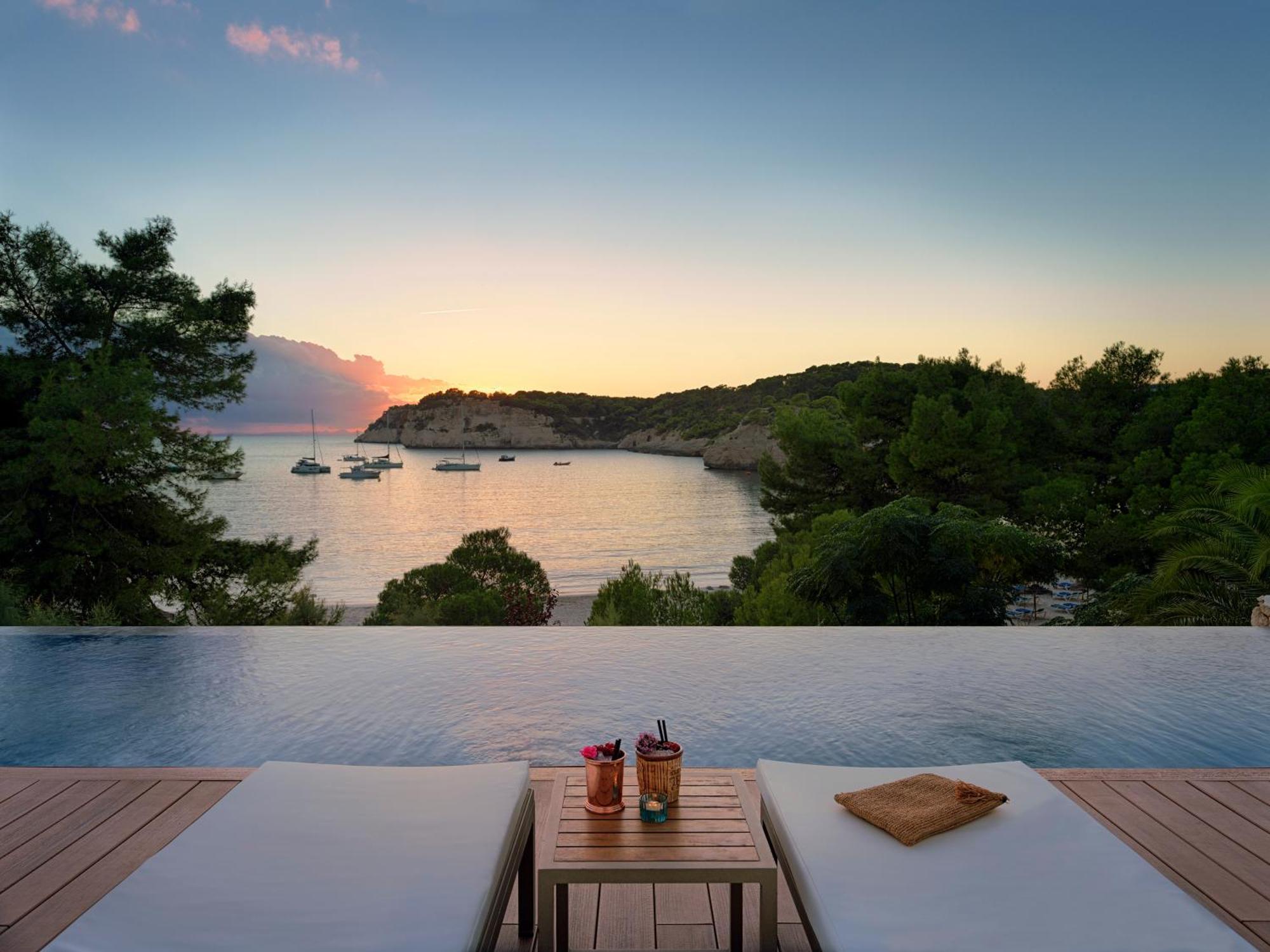 Melia Cala Galdana Otel Dış mekan fotoğraf Sunset at the Amanzoega